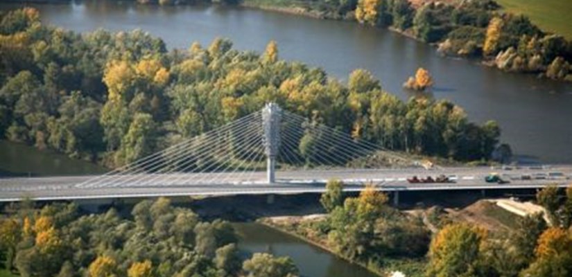 Most pres Odru je Dopravní stavbou roku