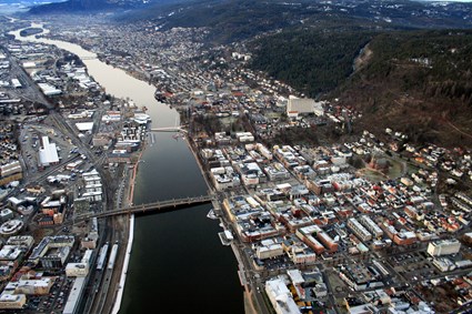 View of the Drammenselva with the Ypsilon bridge crossing