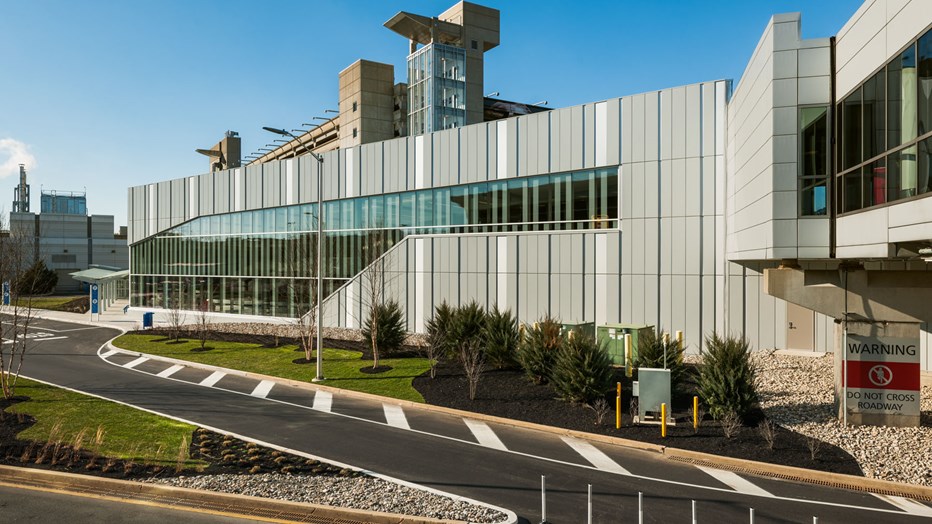 Philadelphia International Airport required a major revitalization and expansion of Terminal F and overall airport pedestrian flow. Skanska provided construction management services to deliver a state-of-the-art terminal and enhanced the flow of travelers while improving the safety of their route. (Photo credit: Tom Crane Photography) Philadelphia International Airport required a major revitalization and expansion of Terminal F and overall airport pedestrian flow. Skanska provided construction management services to deliver a state-of-the-art terminal and enhanced the flow of travelers while improving the safety of their route. (Photo credit: Tom Crane Photography)
