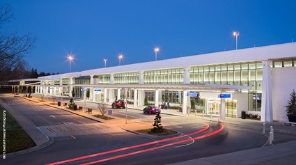 Greenville-Spartanburg International Airport needed to correct functional deficiencies, increase and enhance amenities for travelers and prepare the airport for future growth. Skanska, in a joint venture with Moss Construction, completed this massive project by using a detailed phasing and logistics plan that minimized disruptions and ensured the safety of passengers, airport staff and team members. (Photo credit: Kris Decker/Firewater Photography)