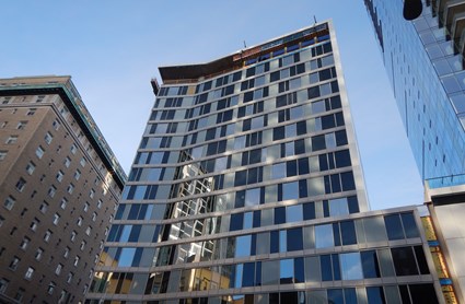 As one of the top U.S. markets and gateway city to Asia, The Widewaters Group wanted to invest in a hotel development near Seattle's urban core and renowned Pike Place Market. Skanska partnered with Hogan Campis Architecture to construct a boutique hotel that accommodates both the logistical needs of the hotel and existing apartment tower sharing the premier project site.