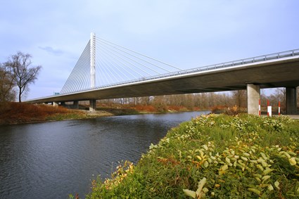 Zavěšený most přes Odru a Antošovické jezero