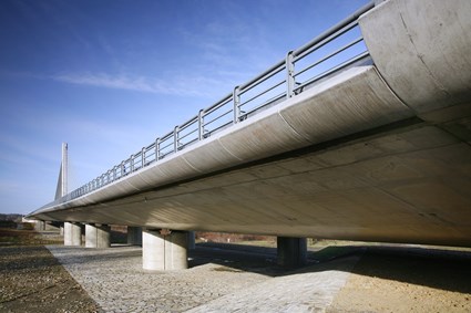 Zavěšený most přes Odru a Antošovické jezero