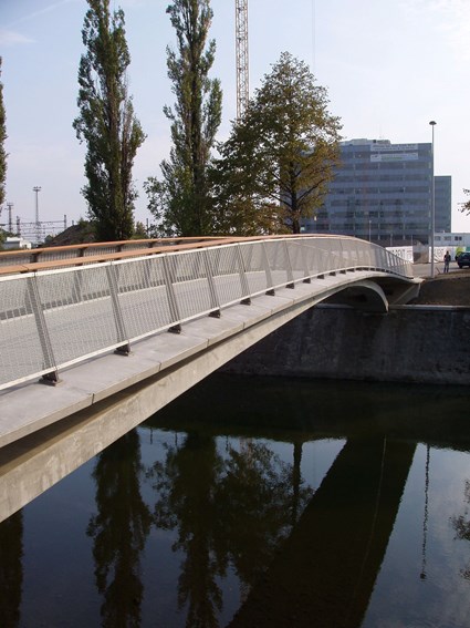 Lávka přes Svratku v Brně