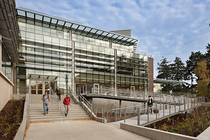 The University of Washington wanted a student union that encouraged campus community while celebrating environmental values. Skanska expanded the existing facade into an open, sustainable structure that integrated inside/outside areas and provided a flexible, welcoming space for students. 