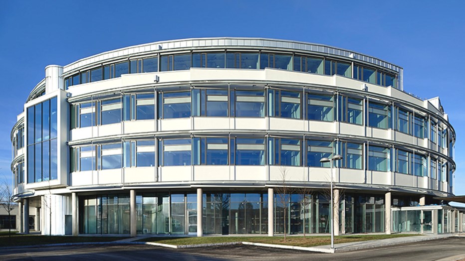 Constructing a circular building is a challenge. Constructing a circular building is a challenge.