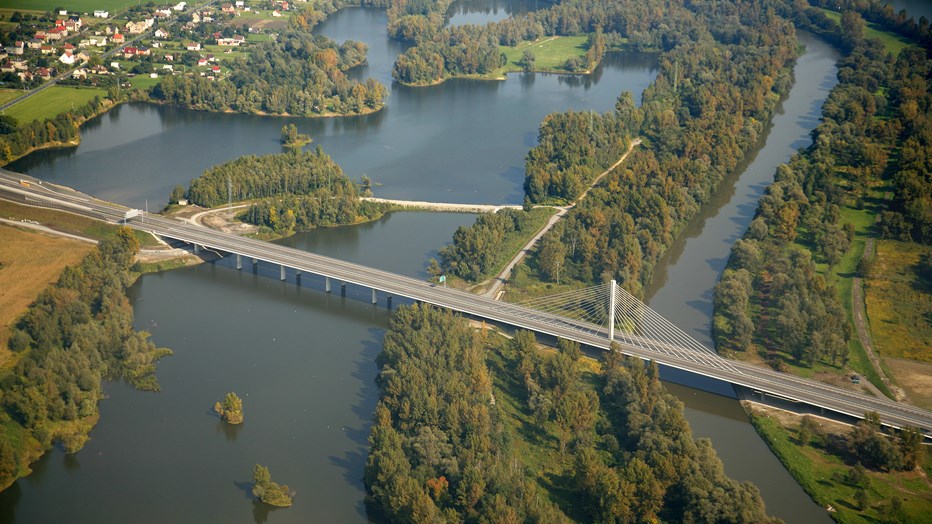 Zavěšený most přes Odru a Antošovické jezero