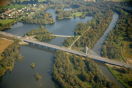 Zavěšený most přes Odru a Antošovické jezero