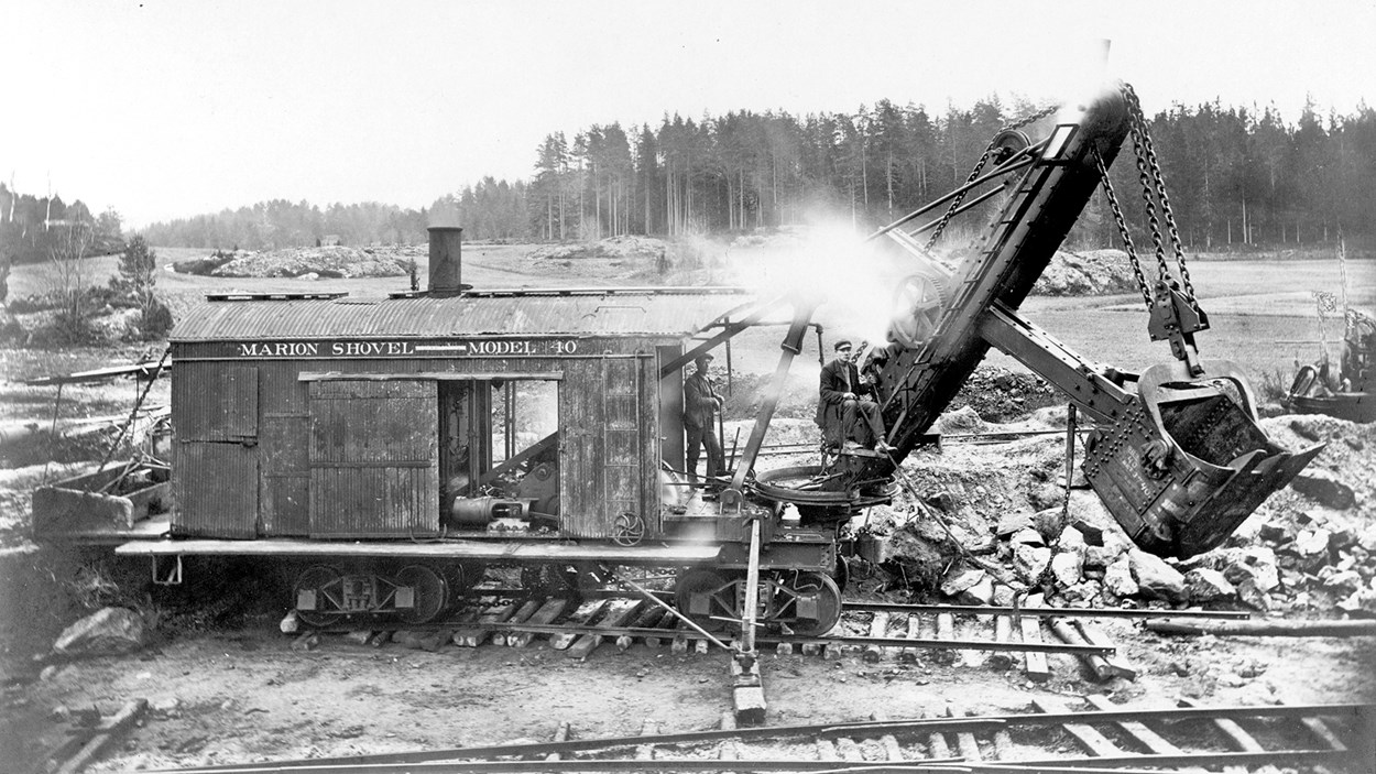 american-excavator-at-work