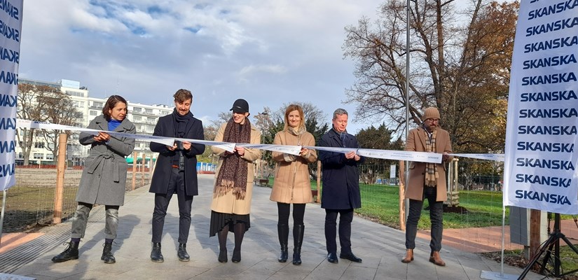 1_Slavnostní přestřižení pásky při otevření Moravského náměstí v Brně. 1_Slavnostní přestřižení pásky při otevření Moravského náměstí v Brně.